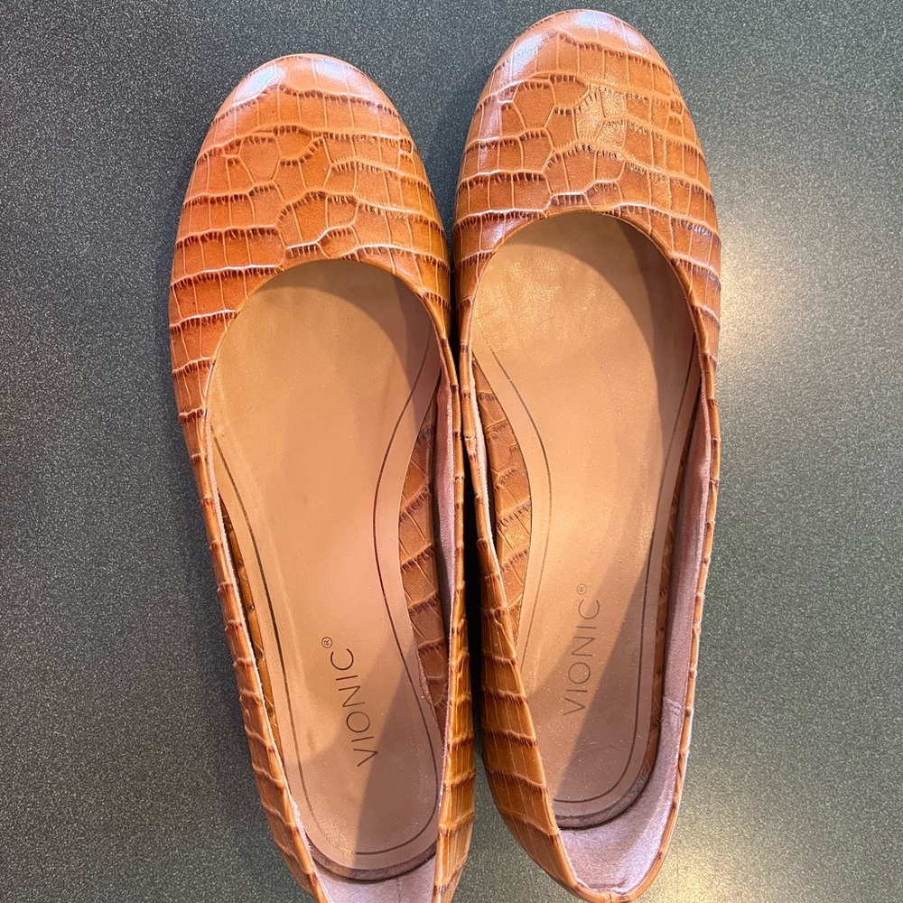 Vionic Tan Flats with Textured Upper and Rounded Toe
